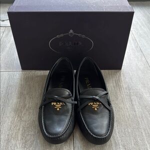 100% Authentic Prada Black Leather Loafers Classic Flats Driving Shoes Size 37